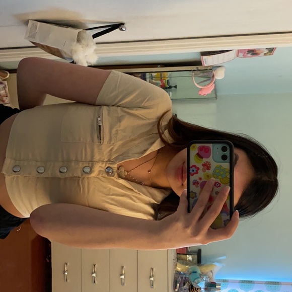 Really cute trendy zoo keeper vibes style crop top - Picture 2 of 3